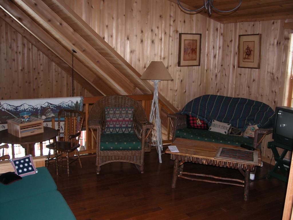 Cliff Lake Montana Spirit Guest Lodge חדר תמונה