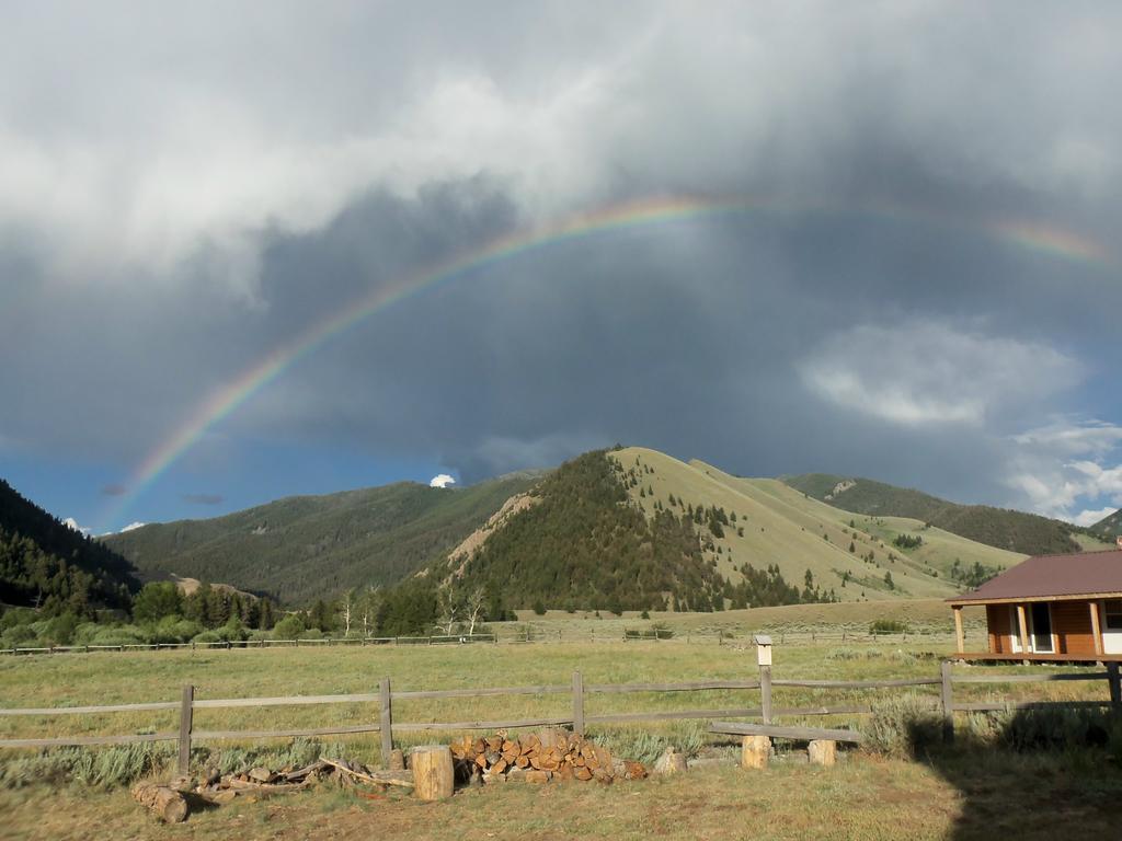 Cliff Lake Montana Spirit Guest Lodge חדר תמונה